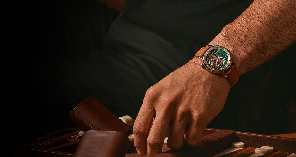 Spaceview Watches; Man's wrist wearing Spaceview 314 watch model 26A212